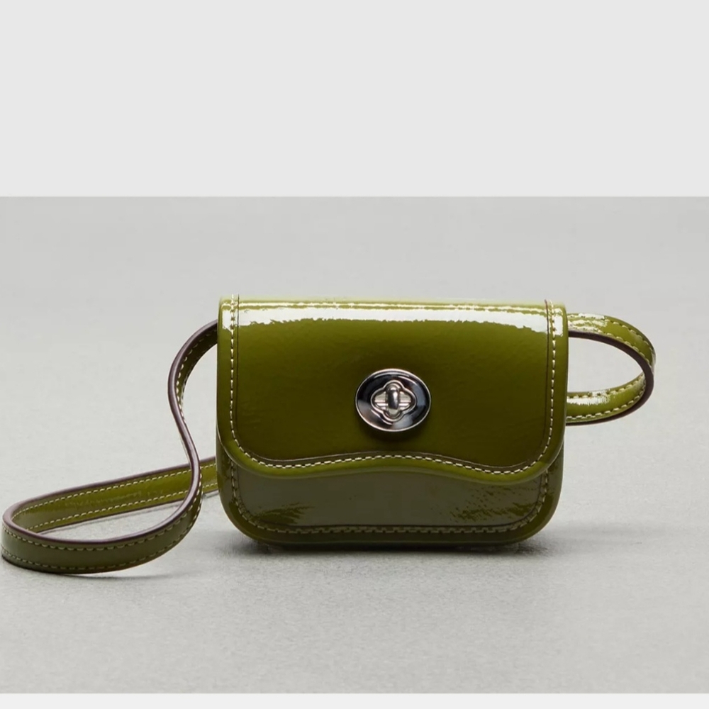 SOLD!!Nwt, Coachtopia Wavy Wallet in Olive green Patent Coachtopia Lthr